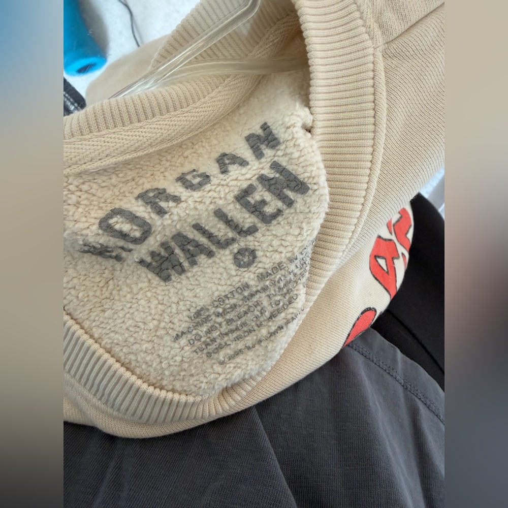 Morgan Wallen concert sweatshirt - Picture 6 of 6